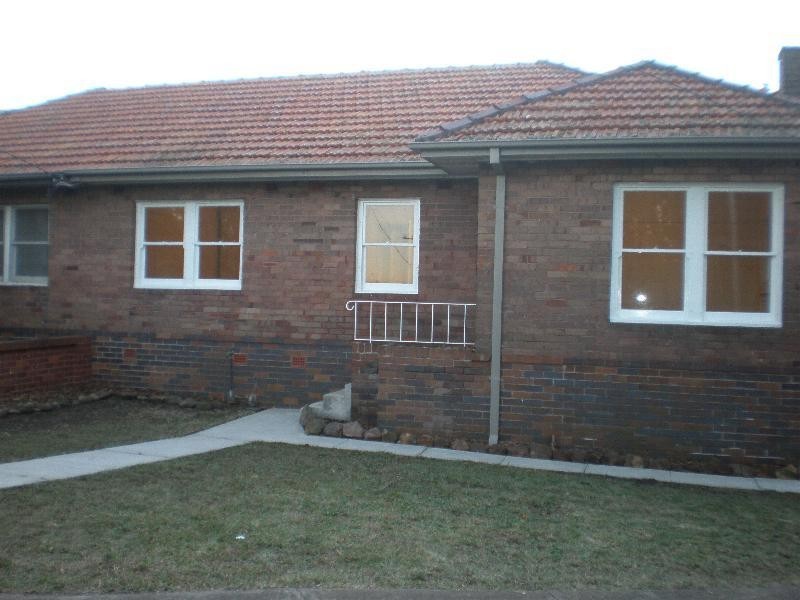 4 Edgar Crescent, Belfield NSW 2191