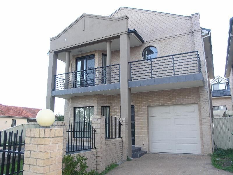 1/70 Waterloo Road, Greenacre NSW 2190