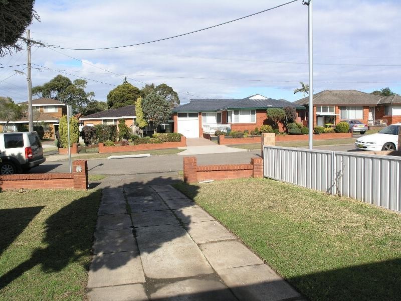 3 Lamson Place, Greenacre NSW 2190