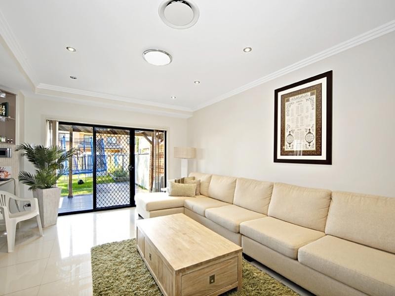 9 Pandora Street, Greenacre NSW 2190