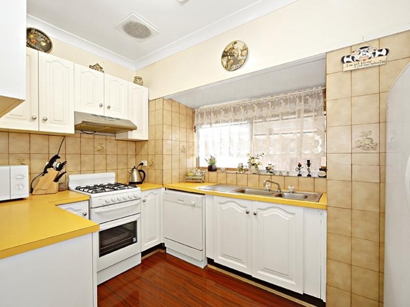 207 Juno Parade, Greenacre NSW 2190