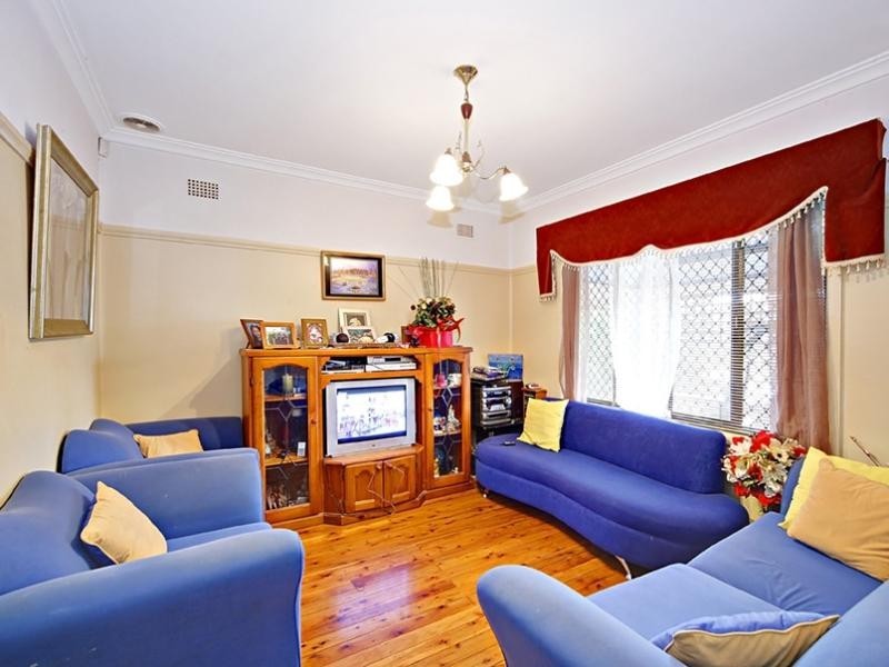 166 Juno Parade, Greenacre NSW 2190