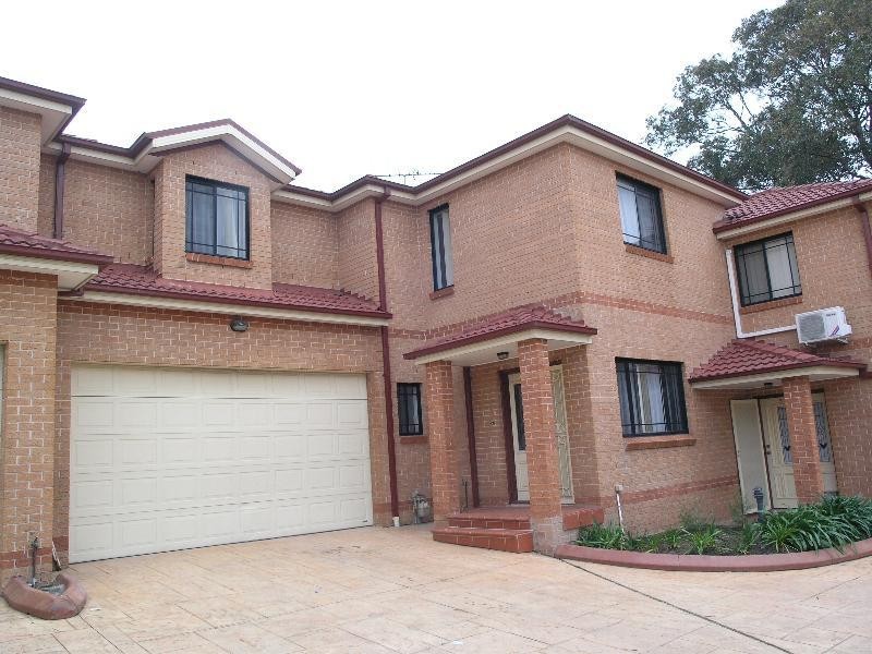 4/93 Northcote Road, Greenacre NSW 2190