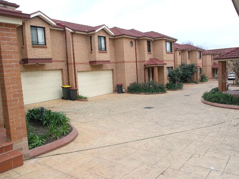 4/93 Northcote Road, Greenacre NSW 2190