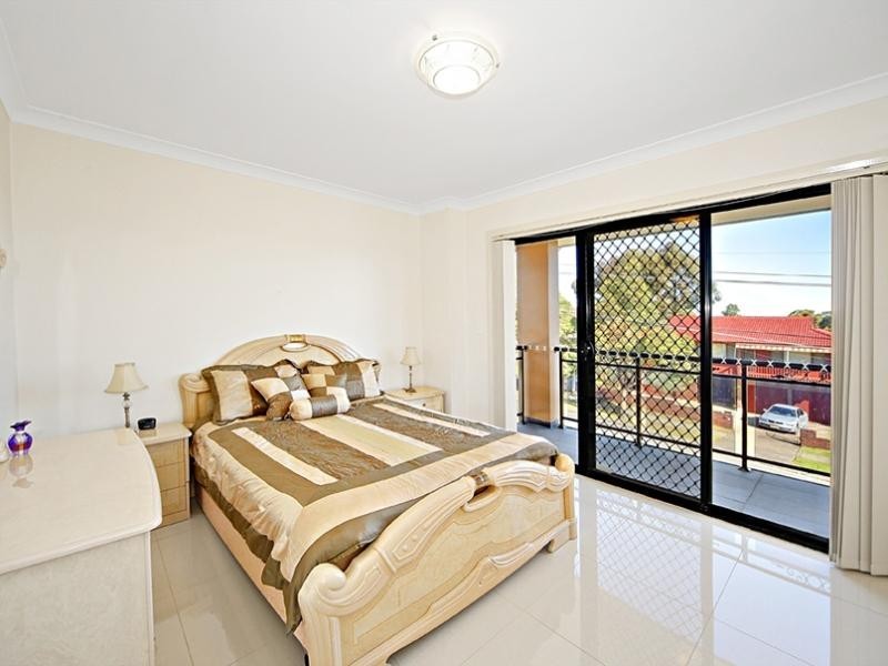 1/2 Highview Avenue, Greenacre NSW 2190
