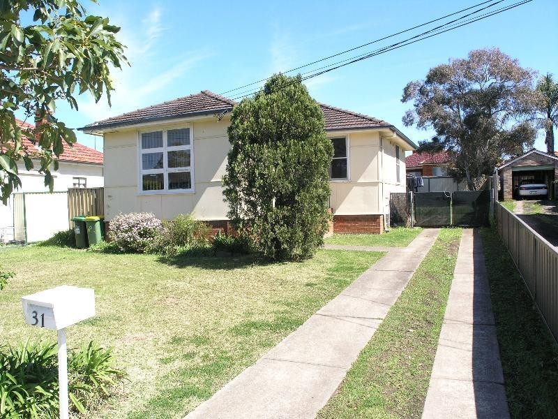 31 Hebe Street, Greenacre NSW 2190