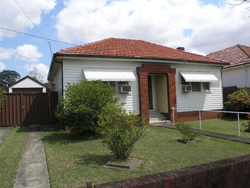 43 Hebe Street, Greenacre NSW 2190