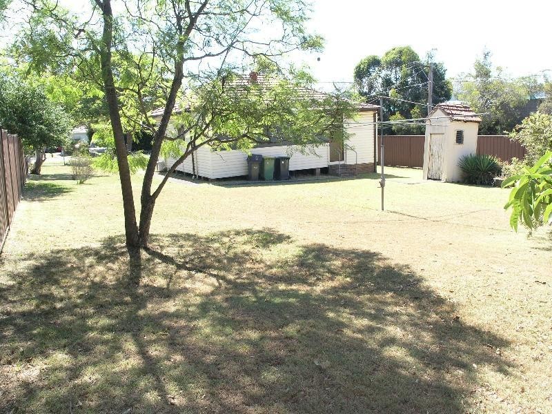 2 Sylvanus Street, Greenacre NSW 2190