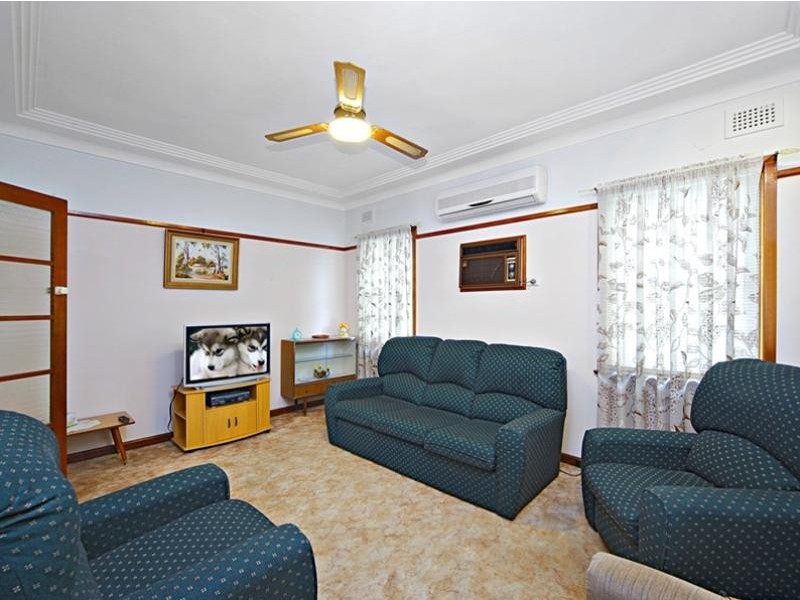 220 Waterloo Road, Greenacre NSW 2190