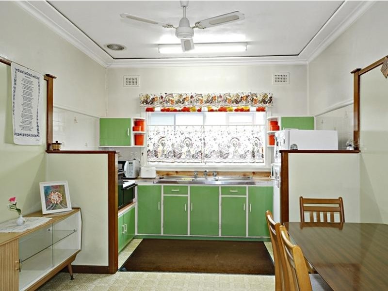 220 Waterloo Road, Greenacre NSW 2190