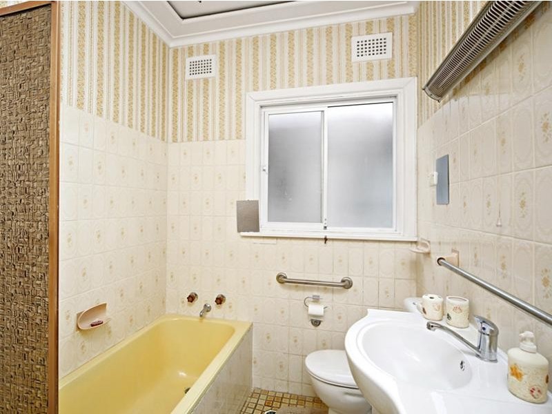 220 Waterloo Road, Greenacre NSW 2190