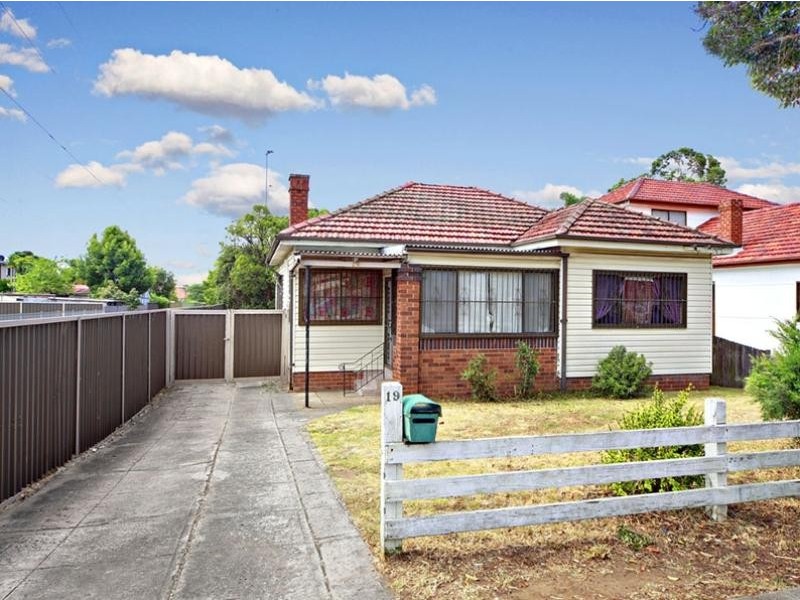19 Shellcote Road, Greenacre NSW 2190