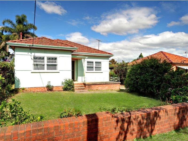 4 Tennyson Road, Greenacre NSW 2190