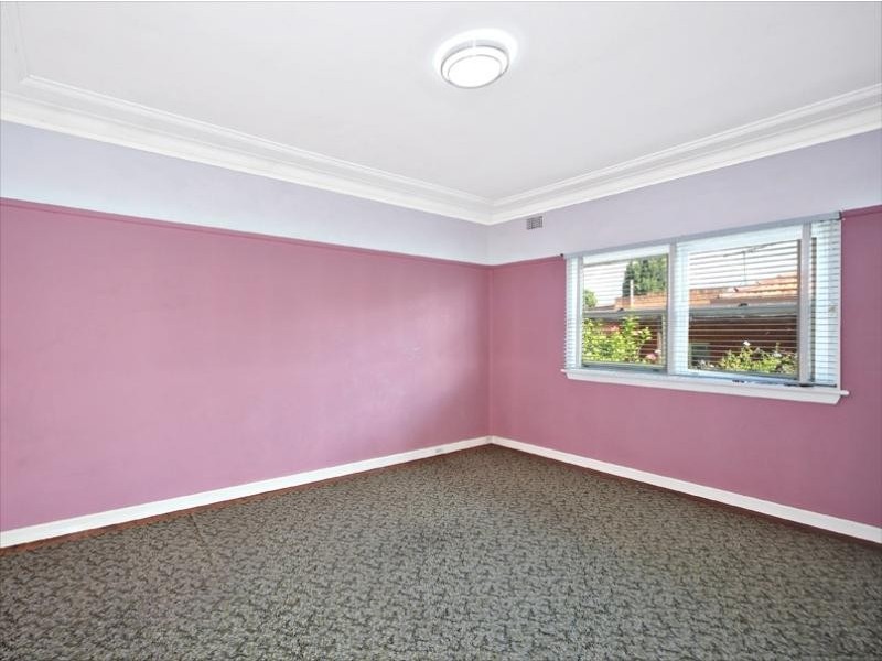 4 Tennyson Road, Greenacre NSW 2190