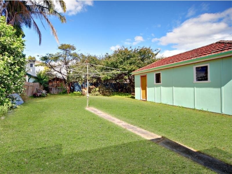 4 Tennyson Road, Greenacre NSW 2190