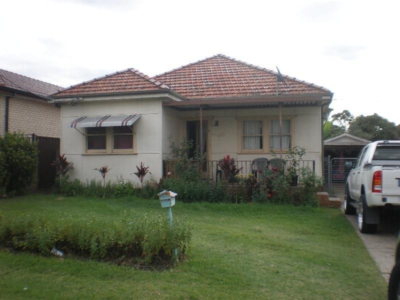 36 Highview Avenue, Greenacre NSW 2190