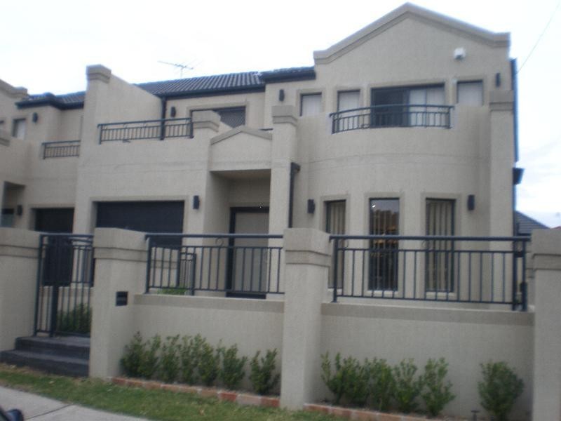 2/20 Banksia Road, Greenacre NSW 2190