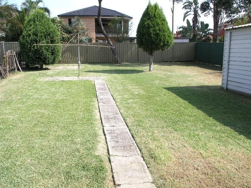 27 Margaret Street, Greenacre NSW 2190