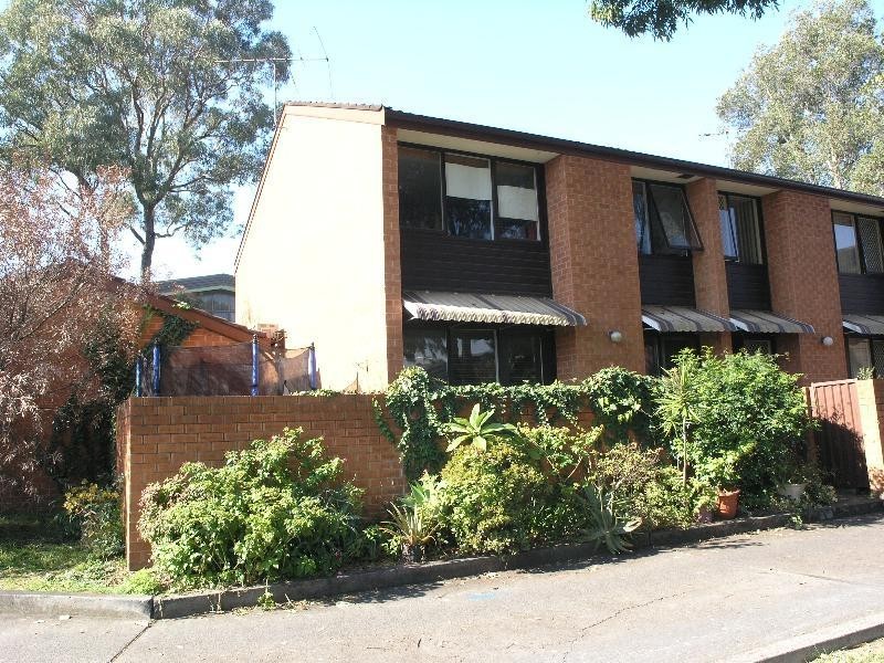 1/8 a Chiswick Road, Greenacre NSW 2190