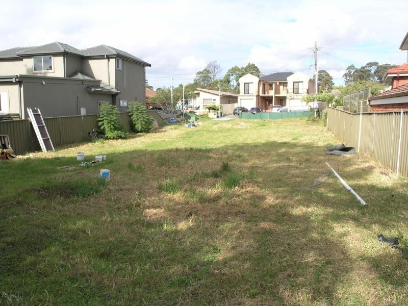 18 Marina Crescent, Greenacre NSW 2190