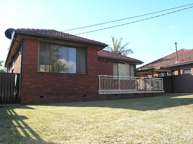 6 Solomon Court, Greenacre NSW 2190