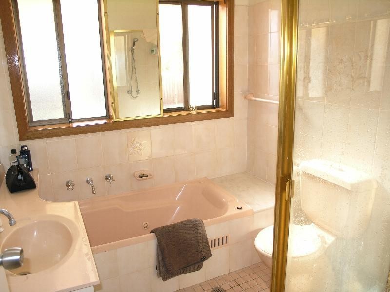 6 Solomon Court, Greenacre NSW 2190