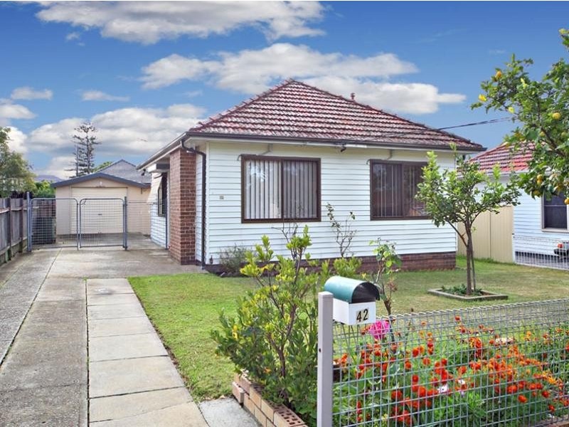 42 Wilbur Street, Greenacre NSW 2190