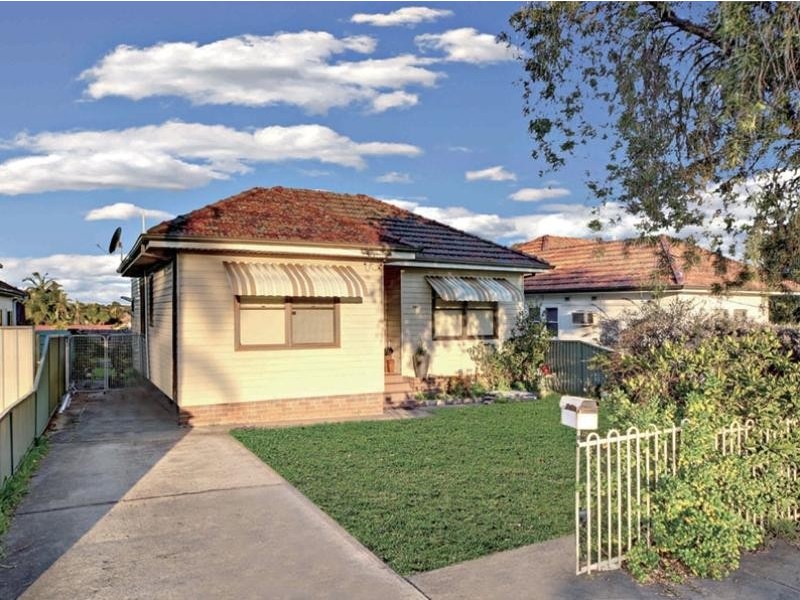285 Roberts road, Greenacre NSW 2190