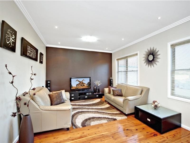 285 Roberts road, Greenacre NSW 2190