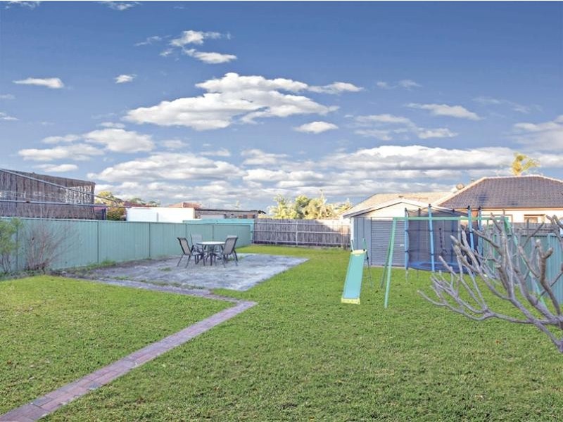 285 Roberts road, Greenacre NSW 2190