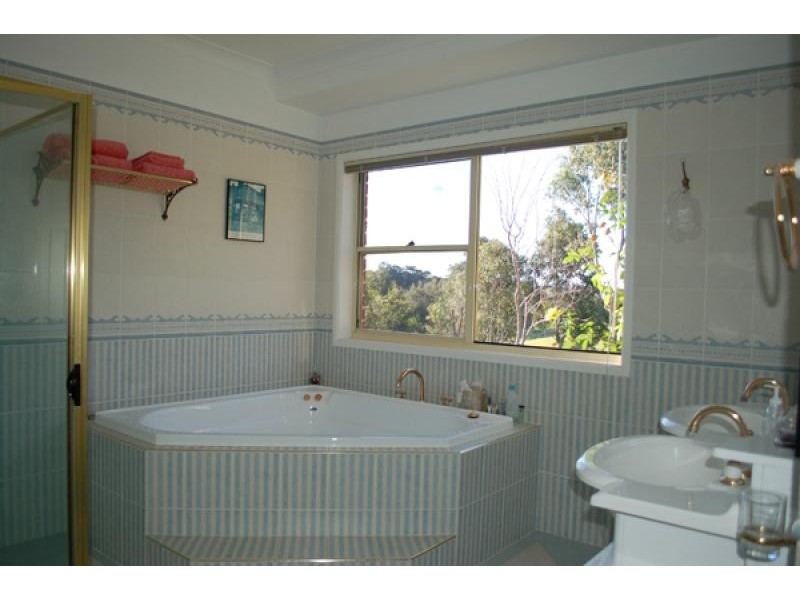 5 Fuller Drive, Dunmore NSW 2529