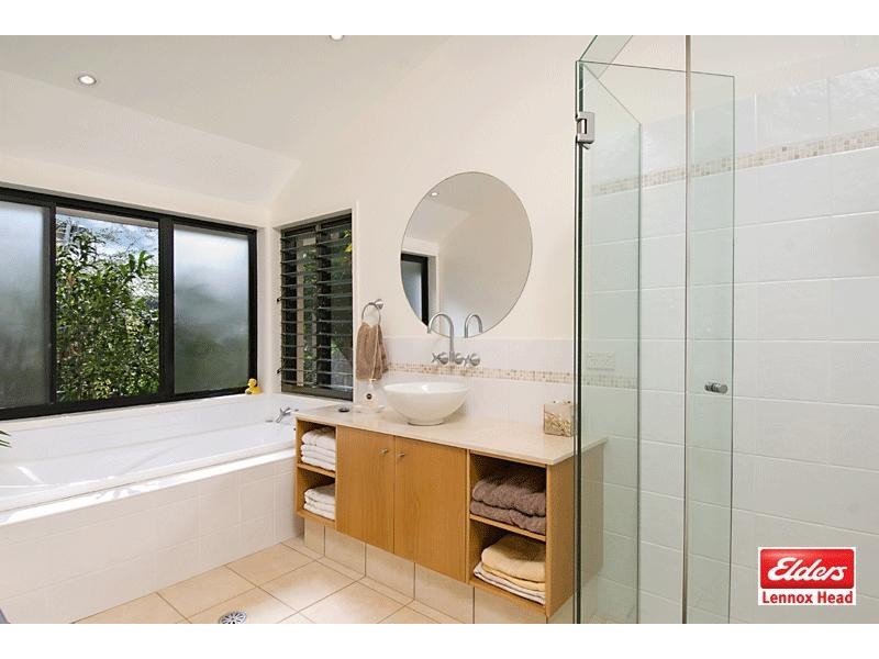 8 Stonehenge Place, Lennox Head NSW 2478