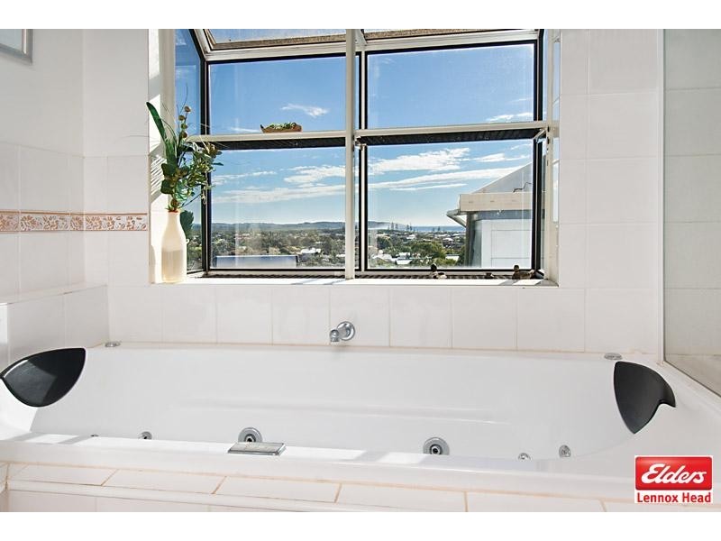 2/11 Sunrise Crescent, Lennox Head NSW 2478