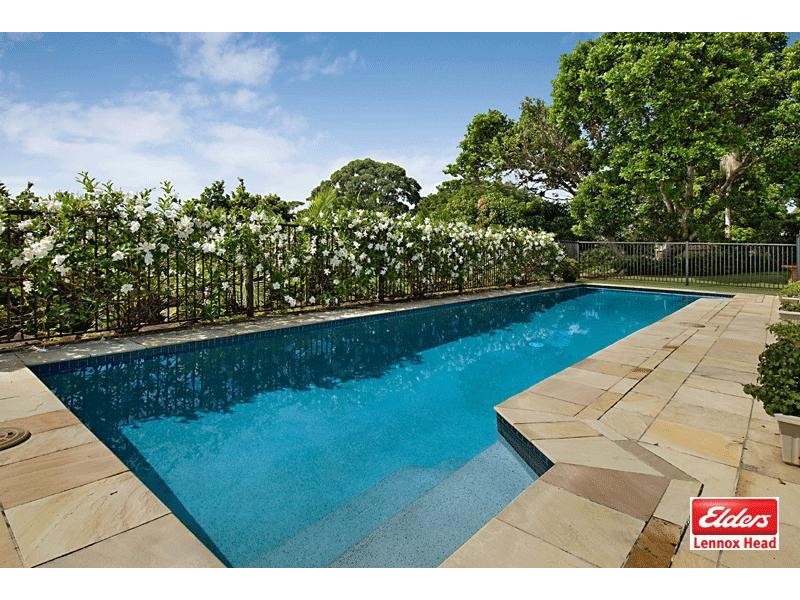8 Stonehenge Place, Lennox Head NSW 2478