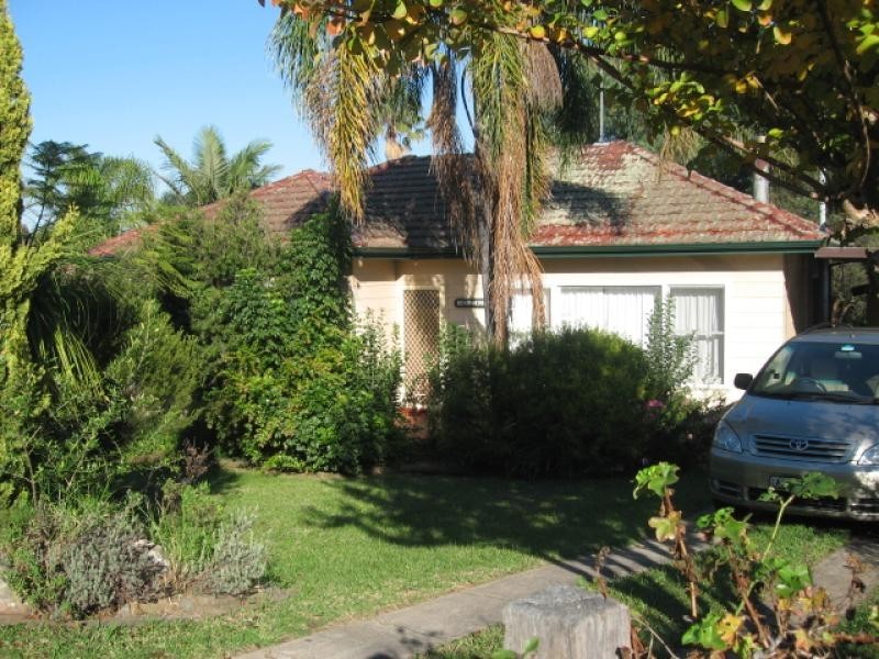 6 Farnsworth Avenue, Campbelltown NSW 2560