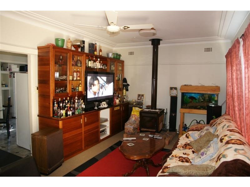 6 Farnsworth Avenue, Campbelltown NSW 2560