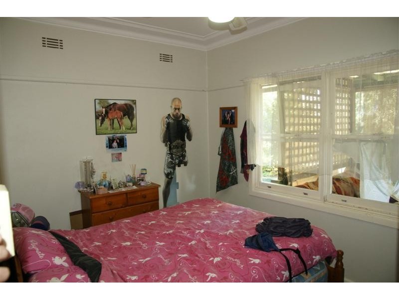 6 Farnsworth Avenue, Campbelltown NSW 2560