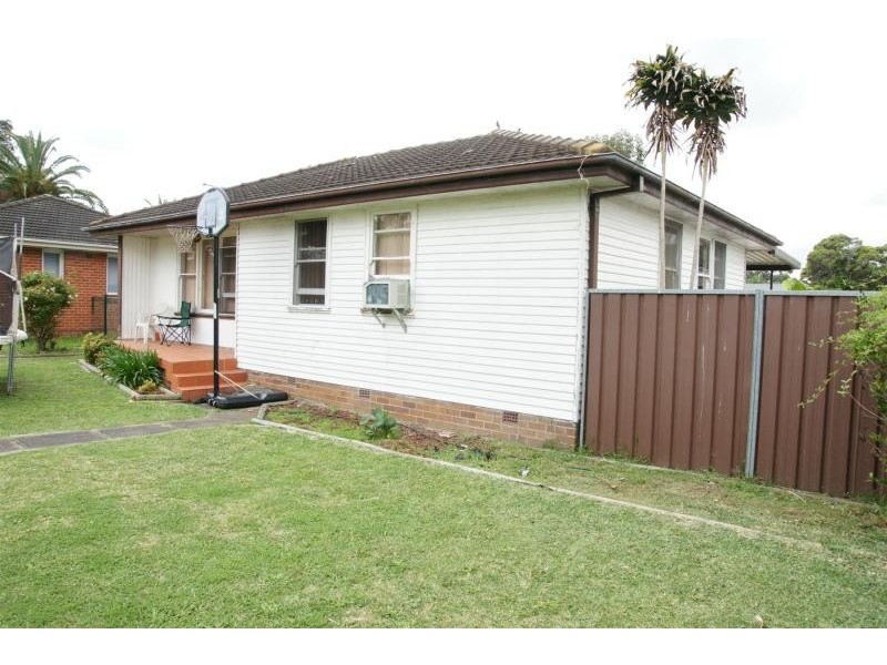 1 Kemira Place, Cartwright NSW 2168