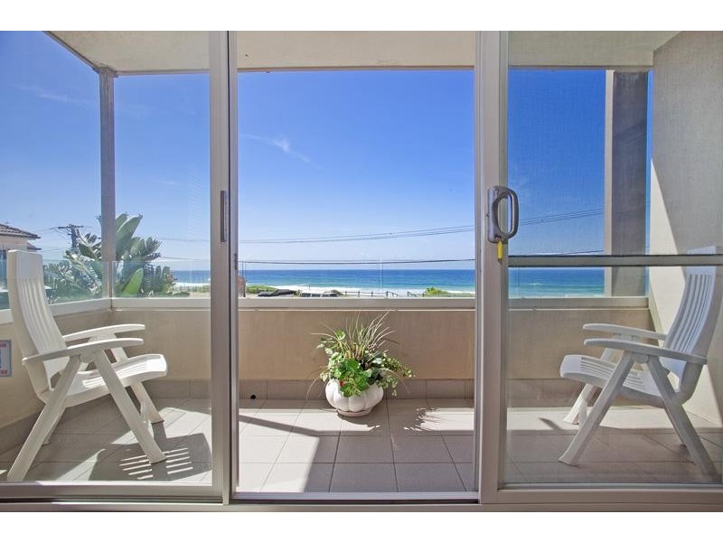 1/64 Carrington Parade, Curl Curl NSW 2096