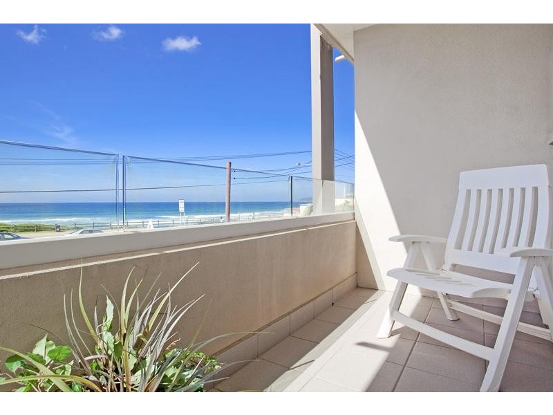 1/64 Carrington Parade, Curl Curl NSW 2096