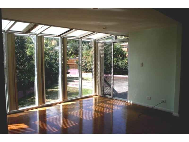 1 Rydal Place, Wheeler Heights NSW 2097