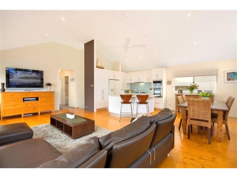 34 ROBERTSON ROAD, North Curl Curl NSW 2099