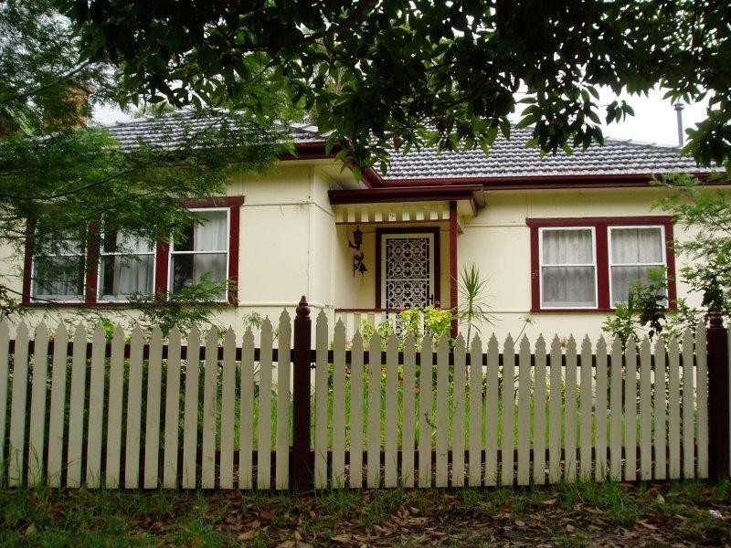 77 MOSS STREET, Nowra NSW 2541