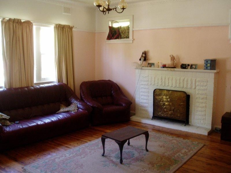 77 MOSS STREET, Nowra NSW 2541