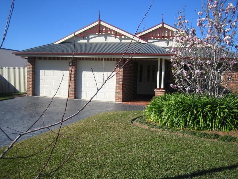 5 FREESIA CRESCENT, Bomaderry NSW 2541