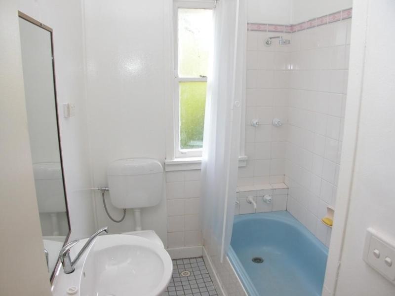 27 YOUNG AVE, Nowra NSW 2541