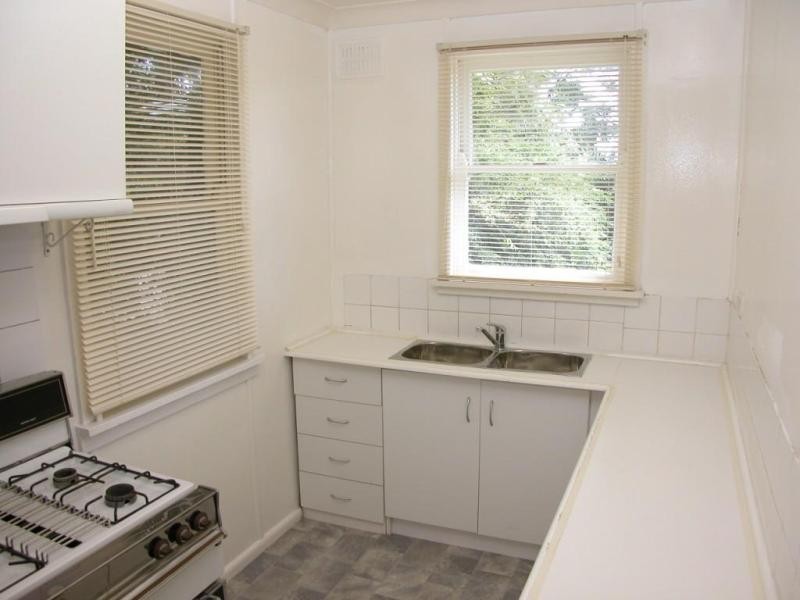 27 YOUNG AVE, Nowra NSW 2541