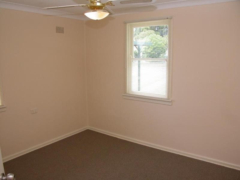 27 YOUNG AVE, Nowra NSW 2541