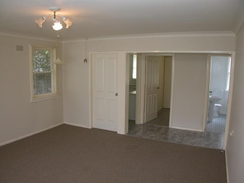 27 YOUNG AVE, Nowra NSW 2541