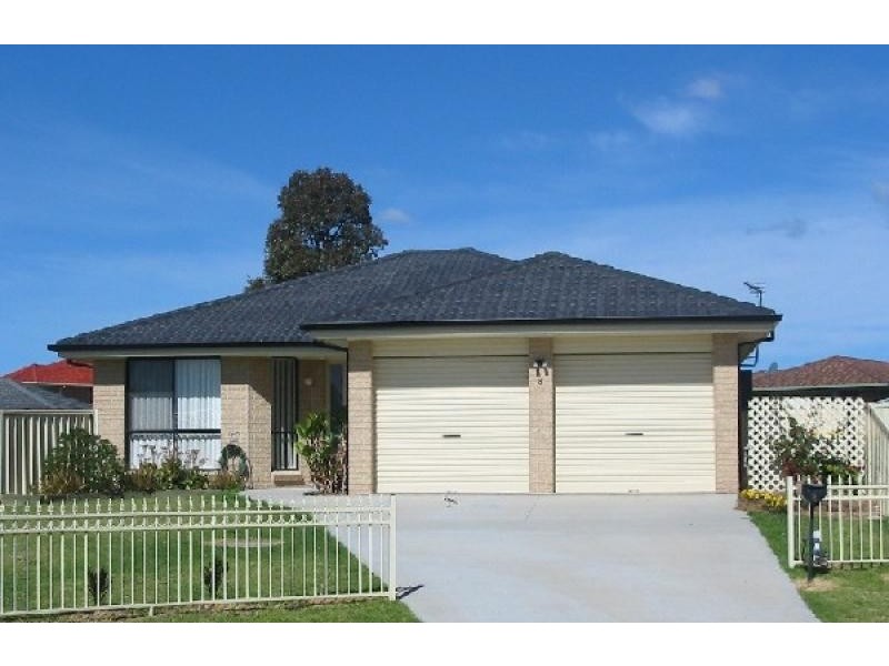 8 KEMBLA CLOSE, Nowra NSW 2541